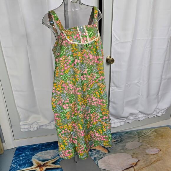 60s Tiffany Loungewear Classic Retro Colors Floral Bib Dress Pockets Sundress M - Picture 8 of 16